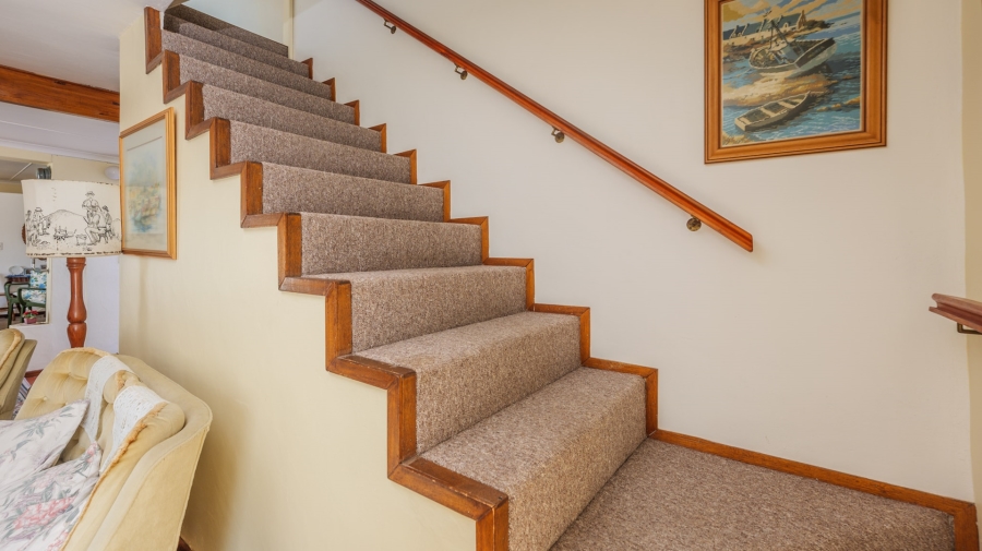 5 Bedroom Property for Sale in Struisbaai Western Cape